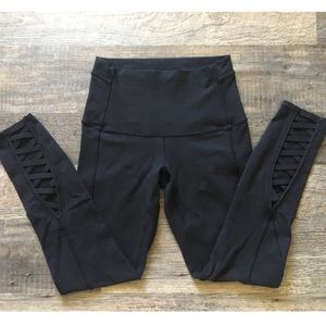 Black Lululemon Wunder under leggings